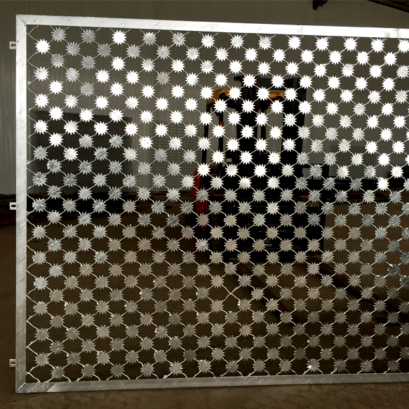 梅花刺片護(hù)欄網(wǎng)圖片1 梅花刺片護(hù)欄網(wǎng)圖片1