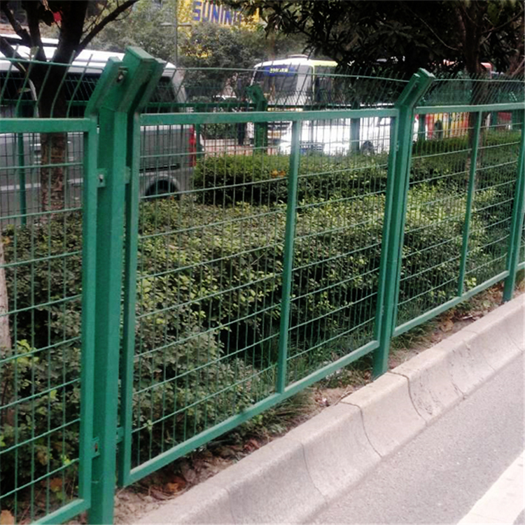 公路護(hù)欄網(wǎng)圖片4 公路護(hù)欄網(wǎng)圖片4