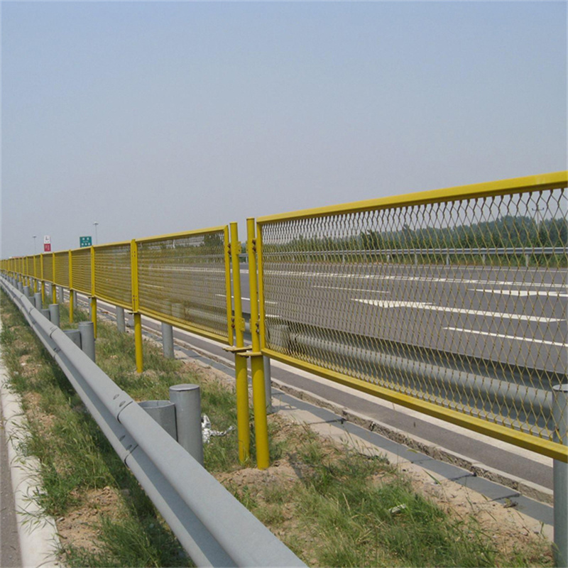 鋼板網護欄圖片3 鋼板網護欄圖片3