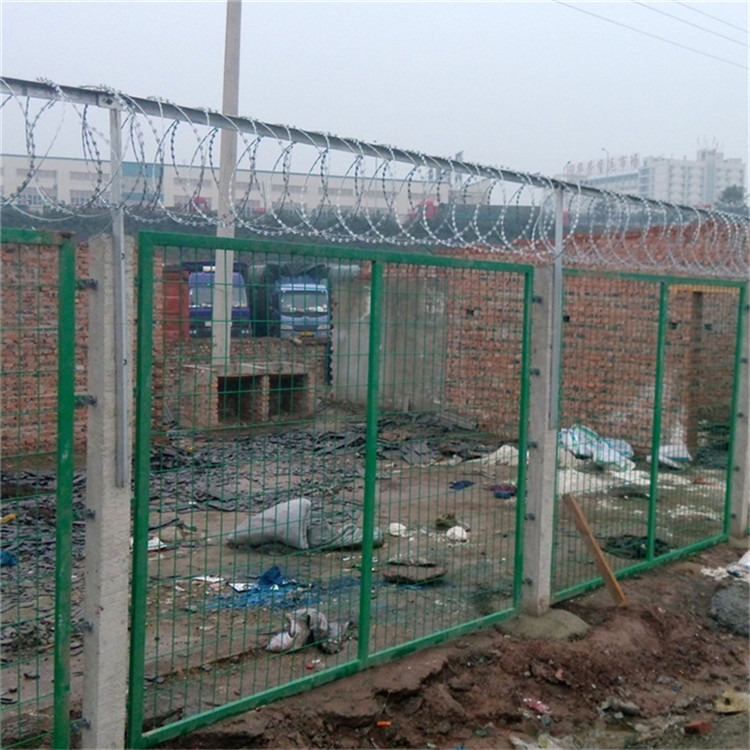 防護(hù)柵欄加密網(wǎng)片圖片4 防護(hù)柵欄加密網(wǎng)片圖片4