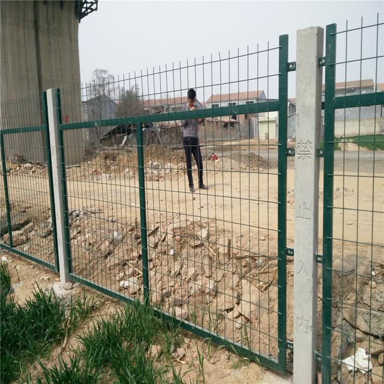 鐵路兩側(cè)護欄網(wǎng)圖片4 鐵路兩側(cè)護欄網(wǎng)圖片4