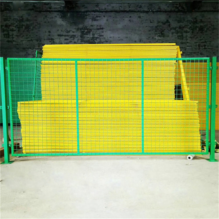 廠區(qū)鐵絲網(wǎng)圍欄圖片3 廠區(qū)鐵絲網(wǎng)圍欄圖片3