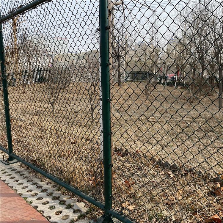 包塑防腐球場圍網圖片3 包塑防腐球場圍網圖片3