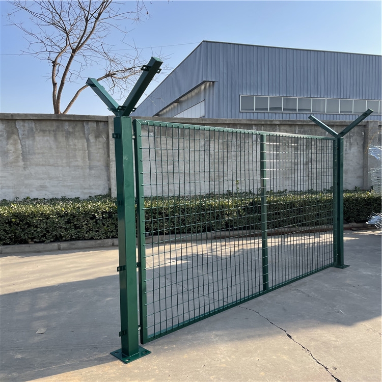 圍墻鐵絲網護欄圖片3 圍墻鐵絲網護欄圖片3