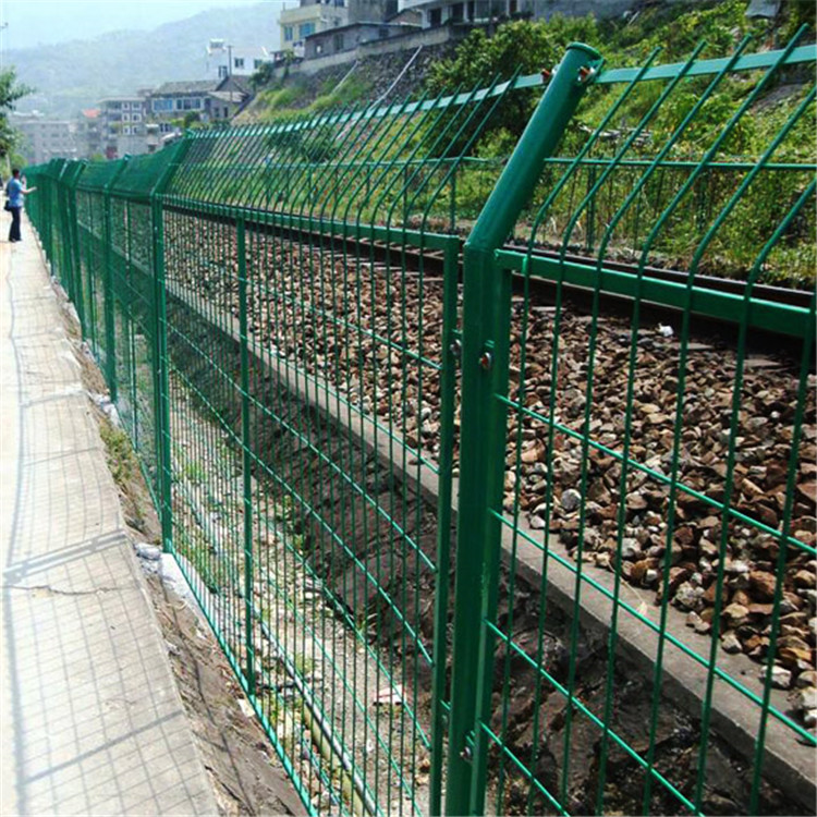 高速鐵路橋下防護柵欄圖片2