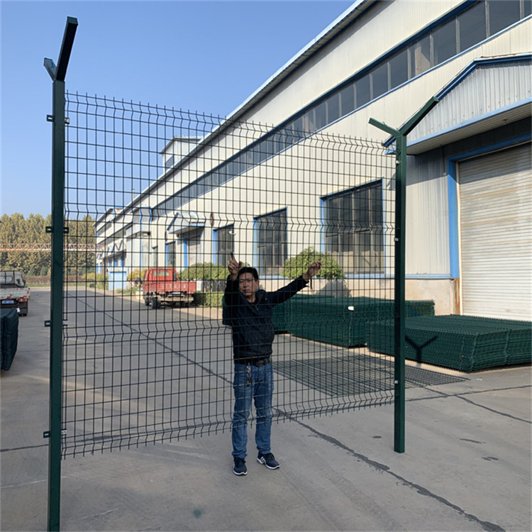 機場金屬隔離鋼網墻圖片3 機場金屬隔離鋼網墻圖片3